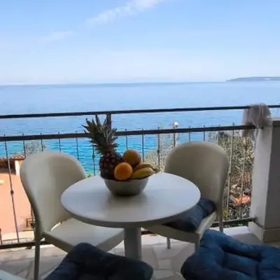 Apartman None