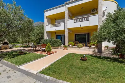 Vrt u objektu Apartment Duce 2778b