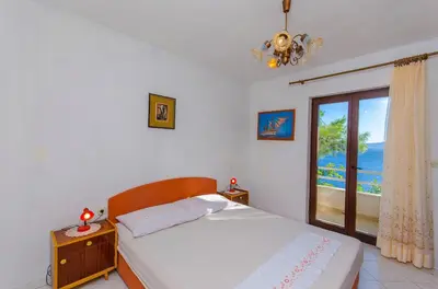 Krevet ili kreveti u jedinici u objektu Apartments by the sea Pisak, Omis - 2802