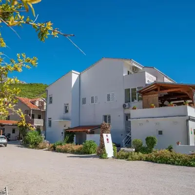 Apartments by the sea Sumpetar