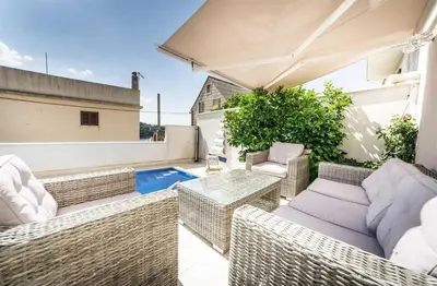 Bazen u objektu Villa Kala by Kompas Villas ili u blizini