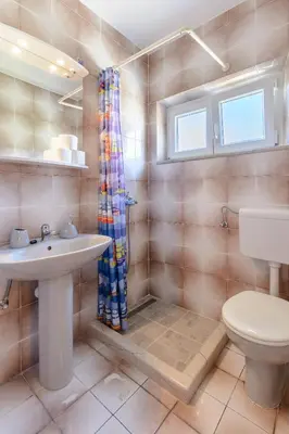 Kupaonica u objektu Apartments by the sea Sumartin - Brac - 2952