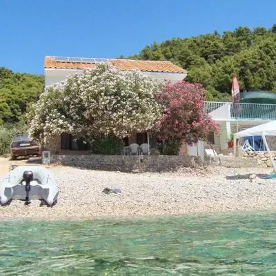 Seaside secluded apartments Cove Skozanje