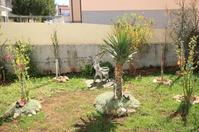 Vrt u objektu Apartments with parking space Nemira, Omis - 4652