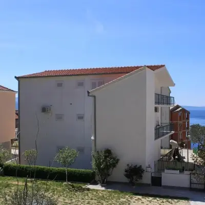 Apartments with parking space Nemira