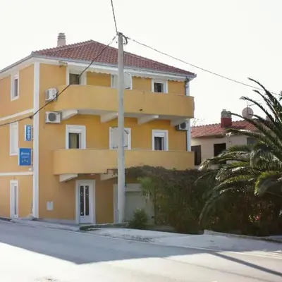 Apartments by the sea Podstrana