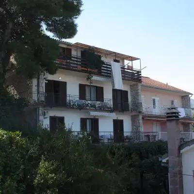 Apartments with a parking space Jelsa