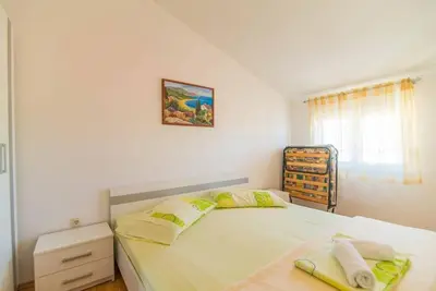 Krevet ili kreveti u jedinici u objektu Apartments with a parking space Mali Rat (Omis) - 7482