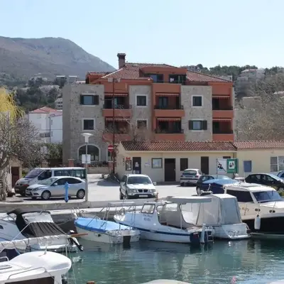 Apartments by the sea Podstrana