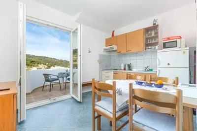 Kuhinja ili čajna kuhinja u objektu Apartments by the sea Stomorska, Solta - 8650