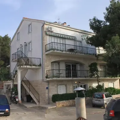 Apartments with a parking space Jelsa