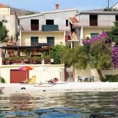 Apartments by the sea Podstrana