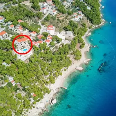 Seaside apartments with a swimming pool Marusici