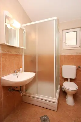 Kupaonica u objektu Apartments with parking space Baska Voda, Makarska - 10027