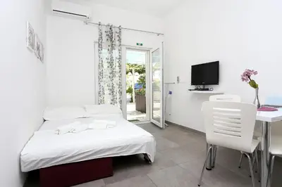 TV i/ili zabavni centar u objektu Apartments by the sea Duce, Omis - 10304