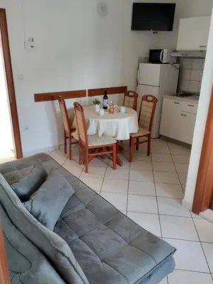 Kuhinja ili čajna kuhinja u objektu Apartments by the sea Pisak, Omis - 10323