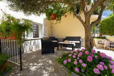 Vrt u objektu Apartmani Marica i Ivo 2