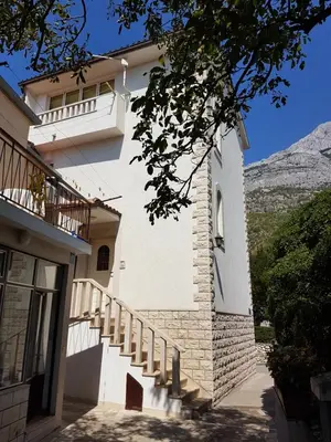 Pogled na planine ili pogled na planine iz vikendica