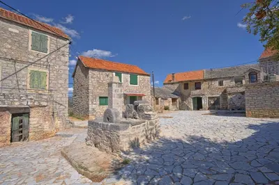Zgrada u kojoj se nalazi vikendica