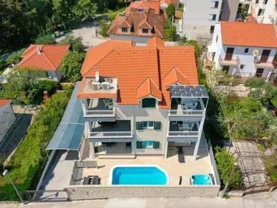 Bazen u objektu Villa Supetar Garden - Two Bedroom Apartment with Terrace ili u blizini