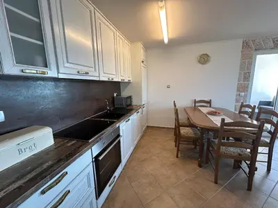 Kuhinja ili čajna kuhinja u objektu Sea View Apartment near Omiš