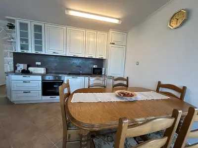 Kuhinja ili čajna kuhinja u objektu Sea View Apartment near Omiš