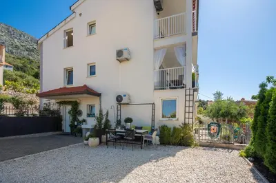 Pogled na planine ili pogled na planine iz apartmana