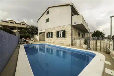 Bazen u objektu Family-friendly apartments with swimming pool Povlja, Brac - 24248 ili u blizini