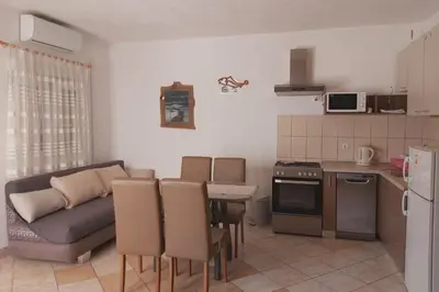 Kuhinja ili čajna kuhinja u objektu Family-friendly apartments with swimming pool Povlja, Brac - 24248