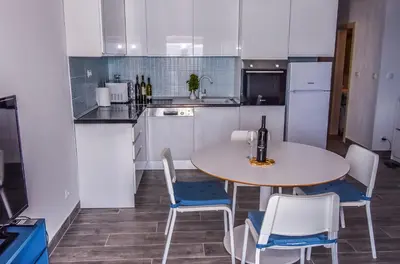 Kuhinja ili čajna kuhinja u objektu Beach Apartments MarLi