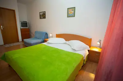 Krevet ili kreveti u jedinici u objektu Deluxe Apartment Mrnjica with a private parking, terrace and sea view