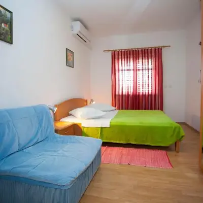 Deluxe Apartment Mrnjica with a private parking