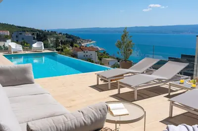 Bazen u objektu Ocean View Villa ili u blizini