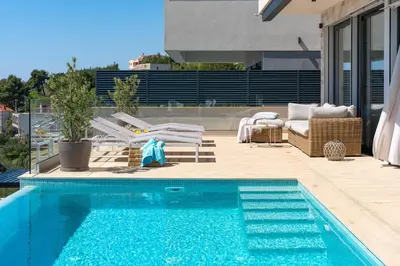Bazen u objektu Ocean View Villa ili u blizini