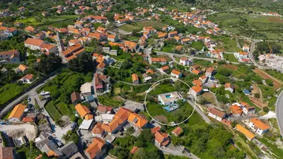 Pogled na grad 'Nerežišća' ili pogled na grad iz vila
