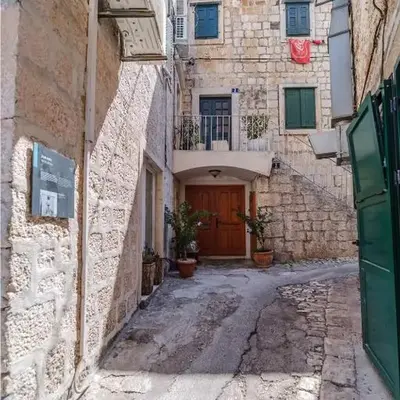 Apartments by the sea Supetar