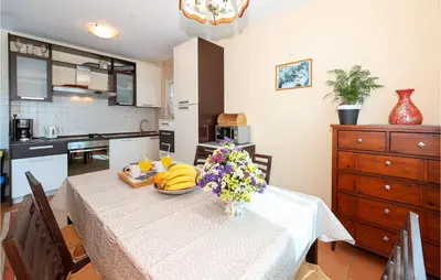 Kuhinja ili čajna kuhinja u objektu Two-Bedroom Apartment With Sea View In Split