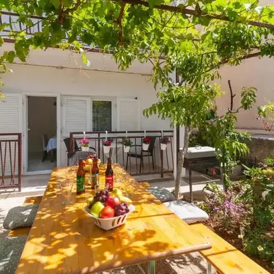 Three-Bedroom Apartment In Dugi Rat