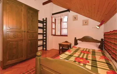 Krevet ili kreveti u jedinici u objektu Three-Bedroom Apartment With A Fireplace In Stari Grad