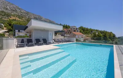 Bazen u objektu Stunning Apartment In Stanici With House Sea View ili u blizini