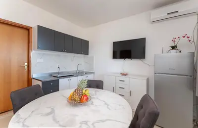 Kuhinja ili čajna kuhinja u objektu Apartments Zvonko