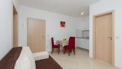 Kuhinja ili čajna kuhinja u objektu Apartman Erstic 3 - Baska Voda by Villas Guide