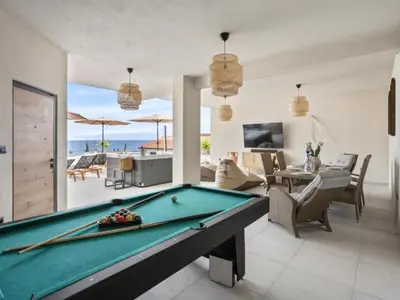 TV i/ili zabavni centar u objektu Three-Bedroom Penthouse Apartment