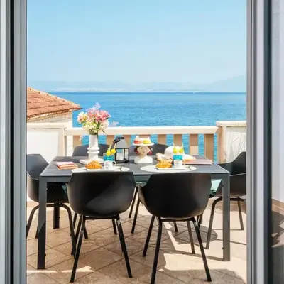Olea Mare Sutivan - in the centre with parking