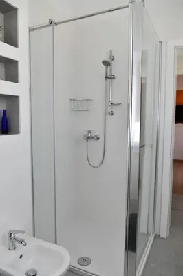 Kupaonica u objektu Apartments Mandalena with terrace, 1 min walk to the beach