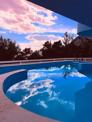Bazen u objektu Villa Art ili u blizini