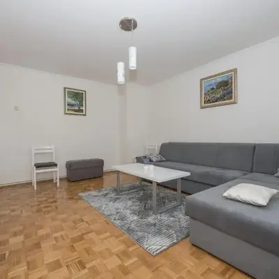 Apartment Violet