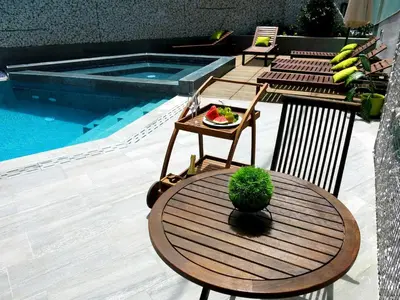 Bazen u objektu Luxury apartment Lara shared pool ili u blizini