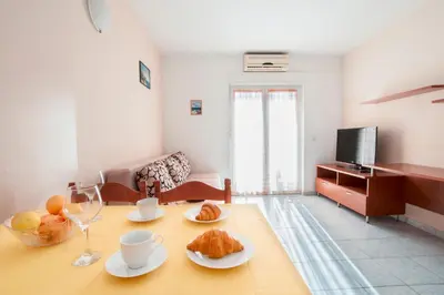 TV i/ili zabavni centar u objektu Sunny house Lilja