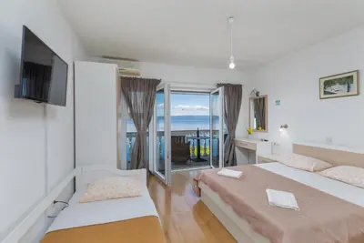 Krevet ili kreveti u jedinici u objektu Apartments and rooms by the sea Brela, Makarska - 24416